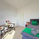 Livemore24 - 2 In Wlan - Smart-tv - 24-7 Check-in Und Kueche Apartmán *